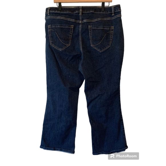 Lane Bryant Jeans  Woman Size 18 Short Mid Rise Boot Cut Stretch Blue Dark Wash - Picture 2 of 4